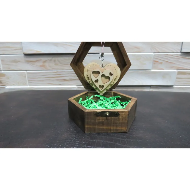 Подарочный набор «Сердце с собой» (Шкатулка Орех + Брелок Сердце)